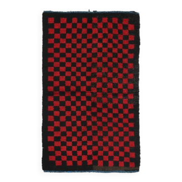 Tapis vintage en laine à carreaux rouges et noirs 3x6, 107x180 cm SK 70252