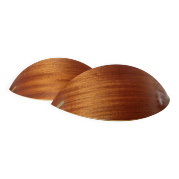 Pair of Scandinavian wall lights in bent wood with brass accents, 1980.