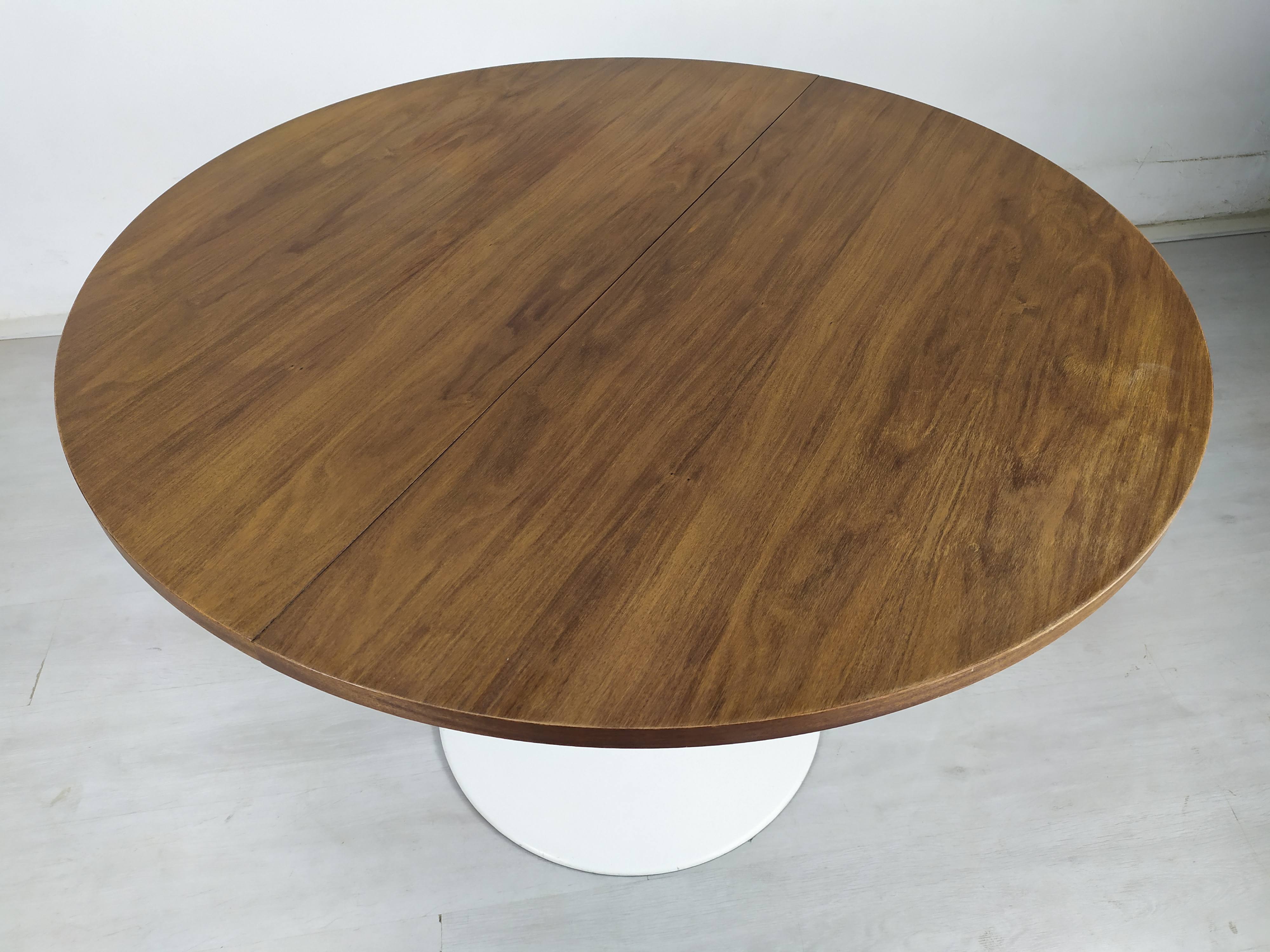 Vintage tulip foot system table