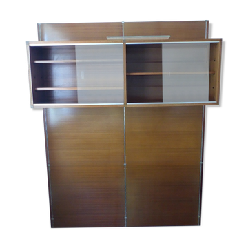 Minvielle showcases on wall panels