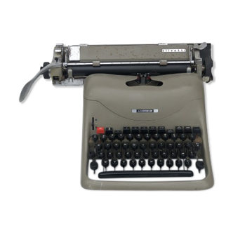 Typewriter Olivetti Lexikon 80