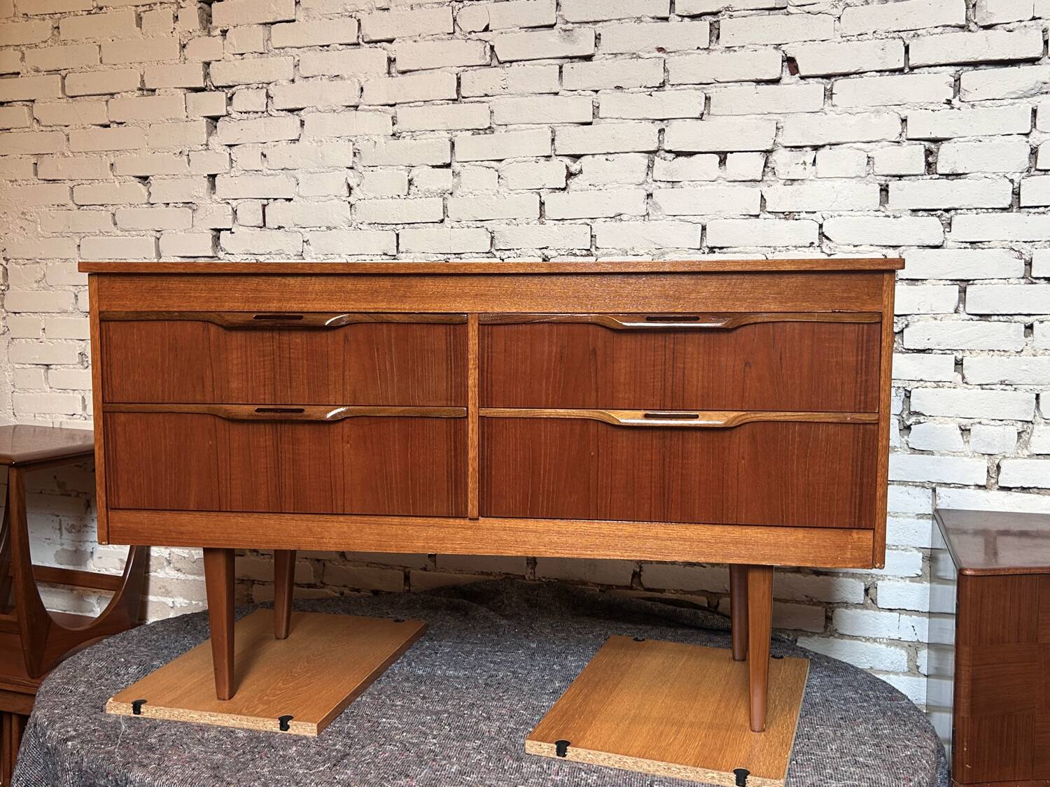 Buffet rétro vintage à quatre tiroirs en teck par Stonehill – 1960