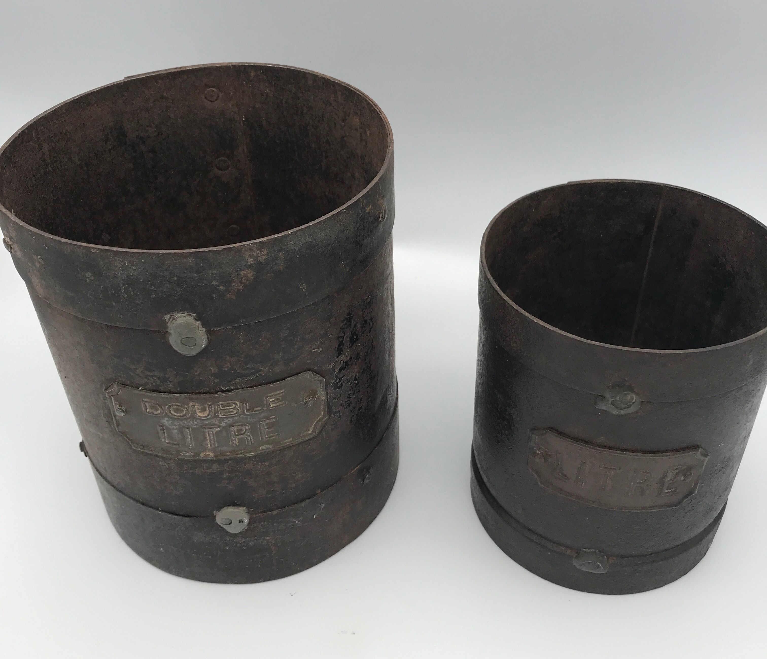 Set of 2 measures or grain pots double liter and liter in iron XlXh