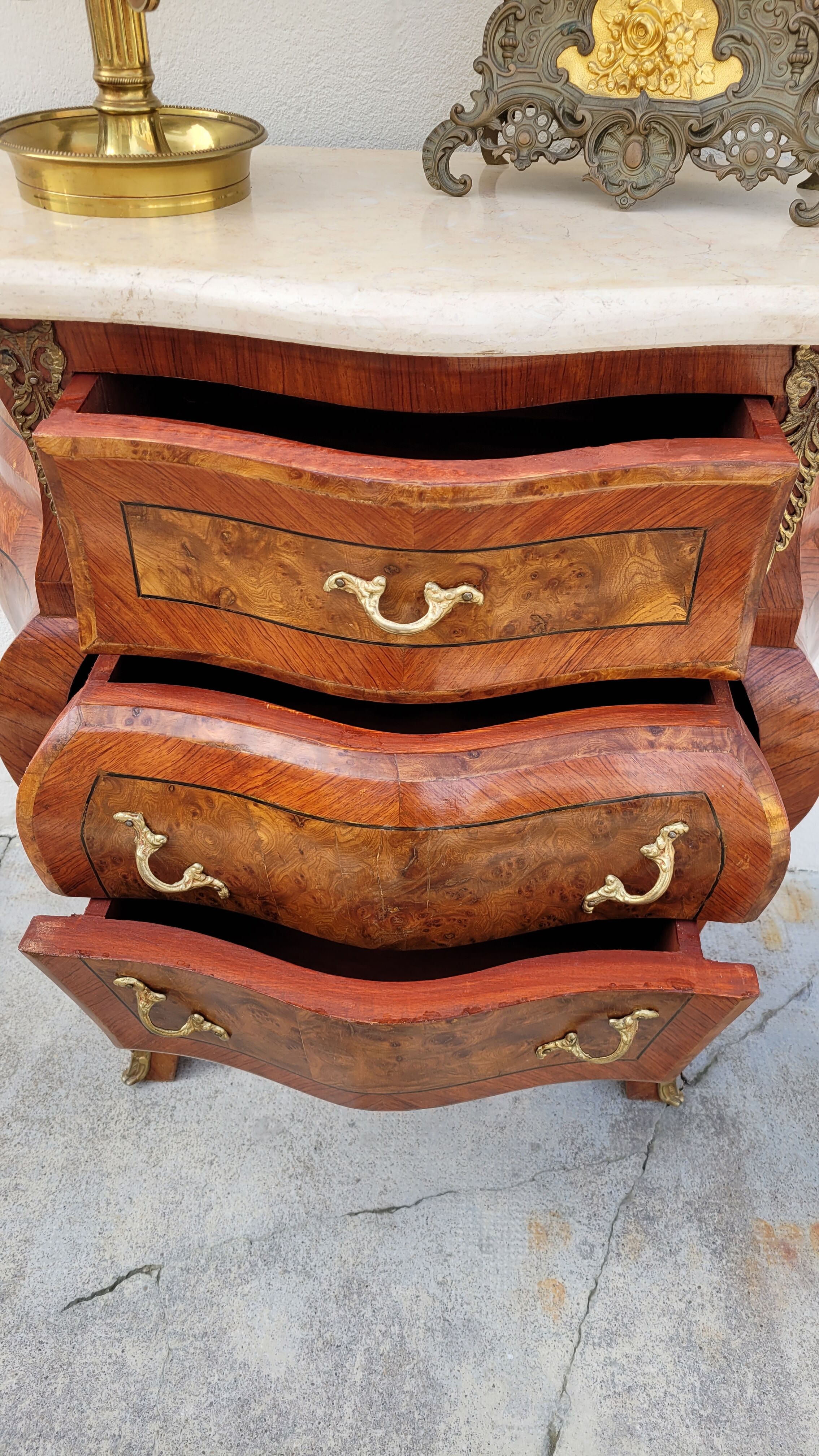 Louis XV style curved chest of drawers in marquetry