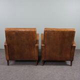 Paire de fauteuils en cuir de mouton