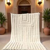 Handmade rug in natural wool, 250cm x 150cm