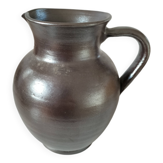 Jug with handle