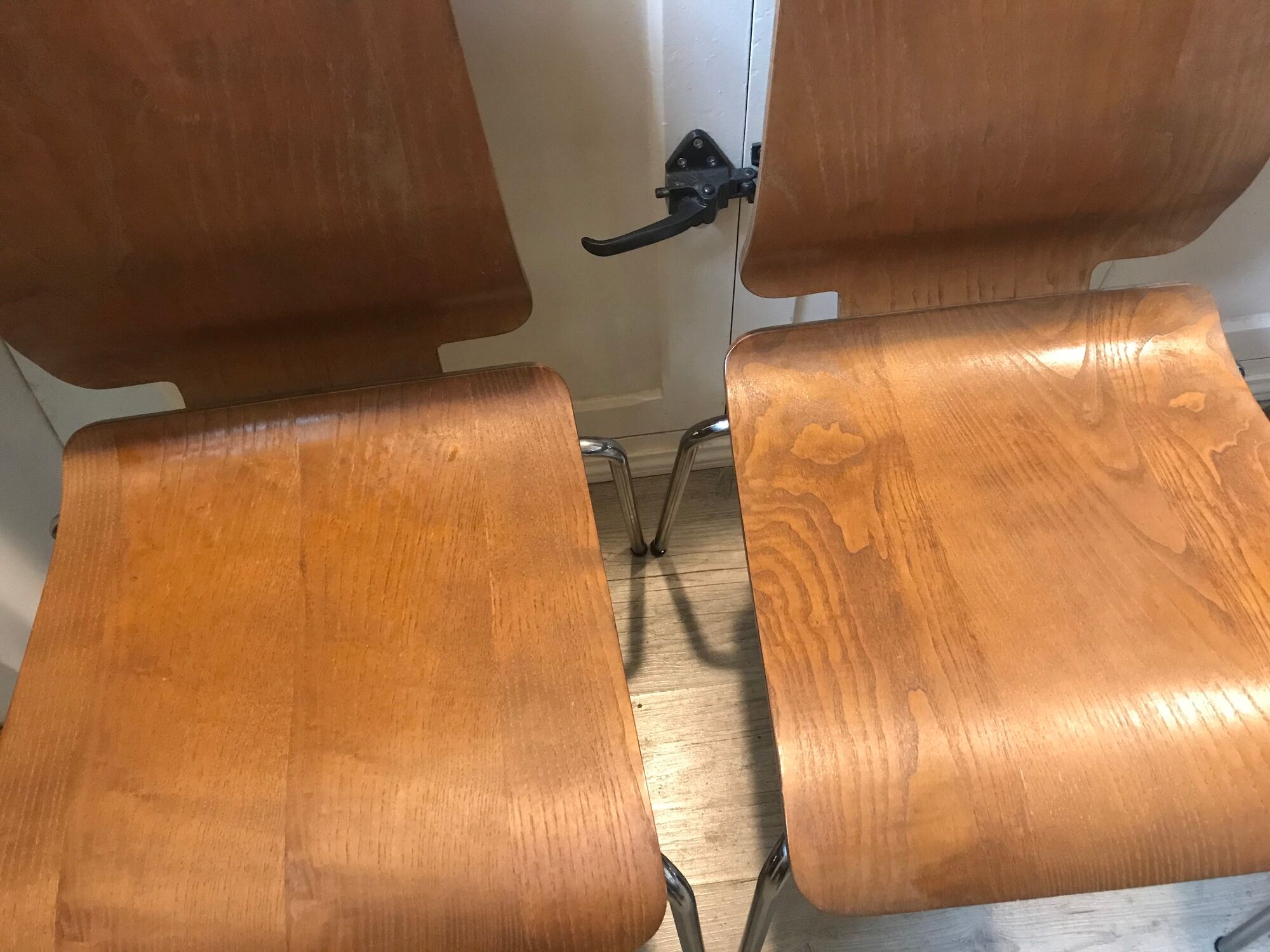Lot of 4 vintage chairs thermomoulated