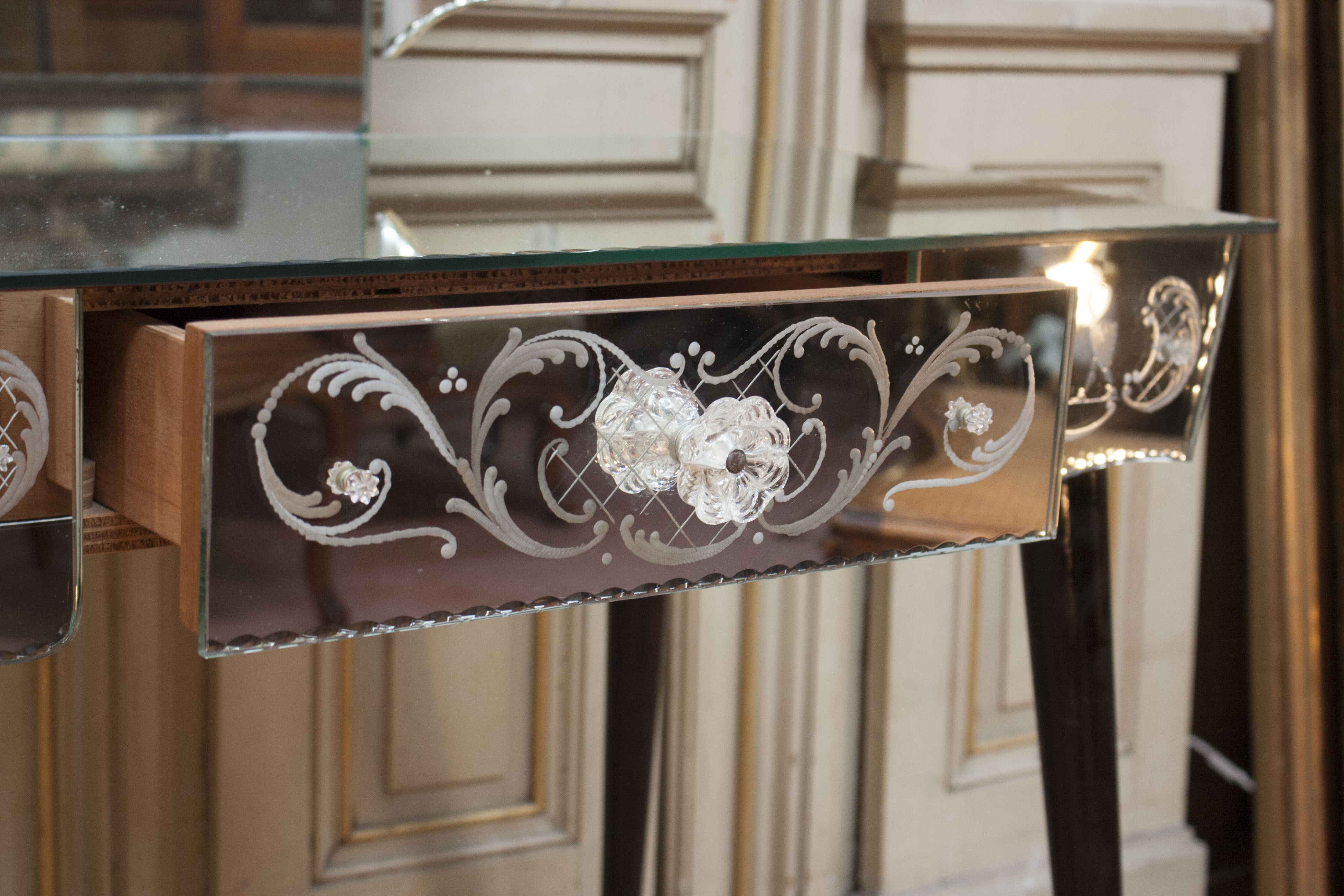 Venic dressing table