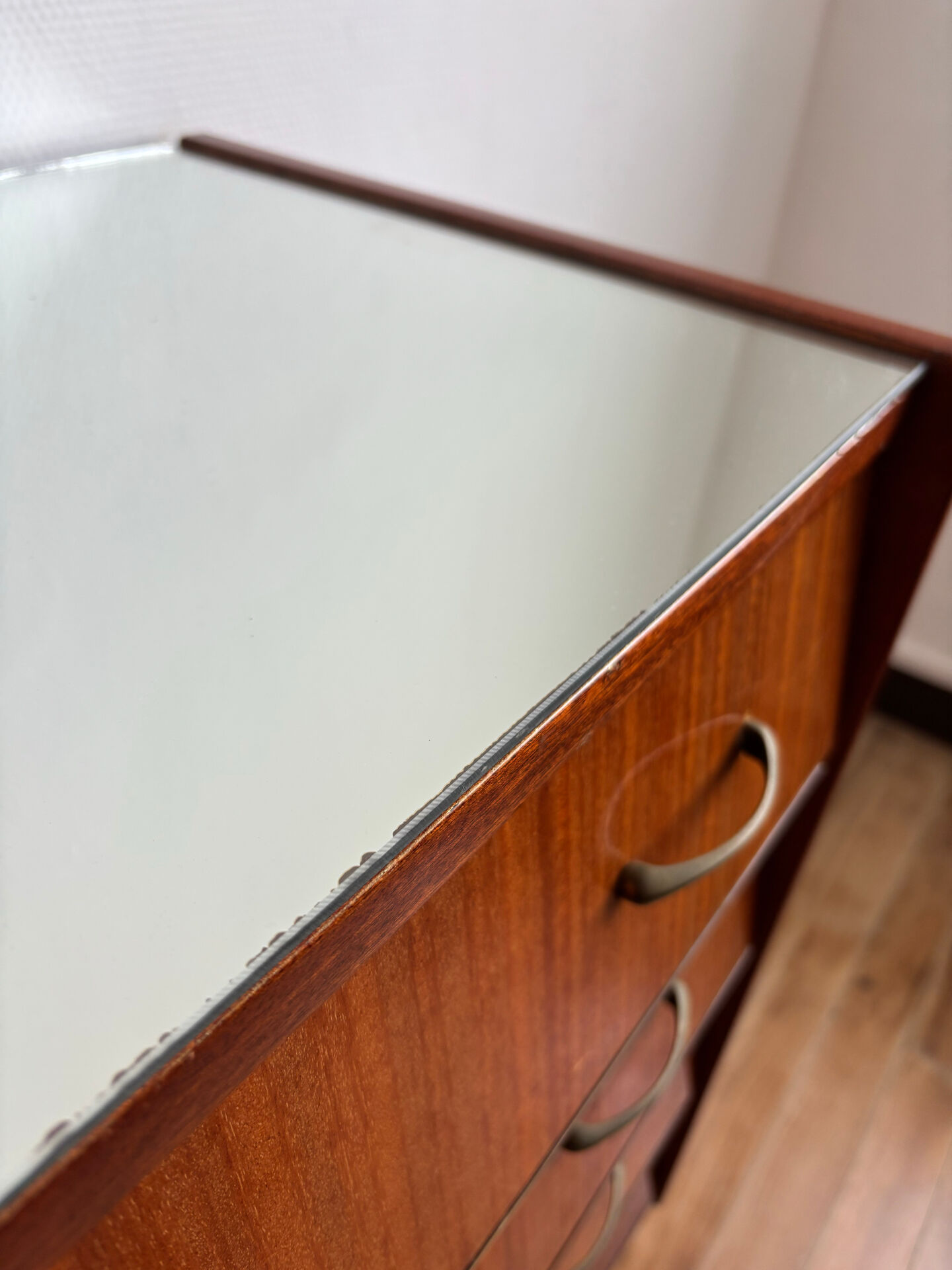 Vintage chest of drawers