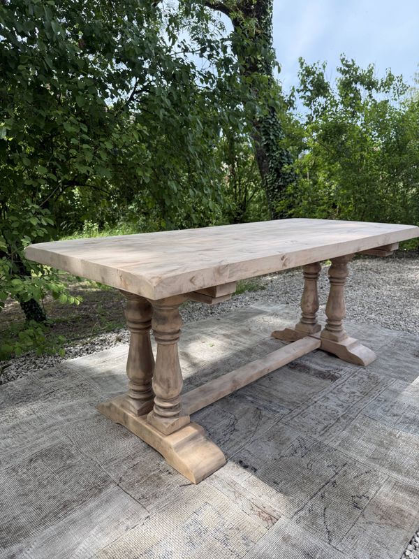 Table monastère rénovée