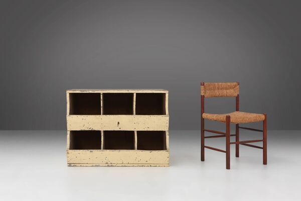 Meuble à compartiments industriel unique laqué à riche patine, France, 1890