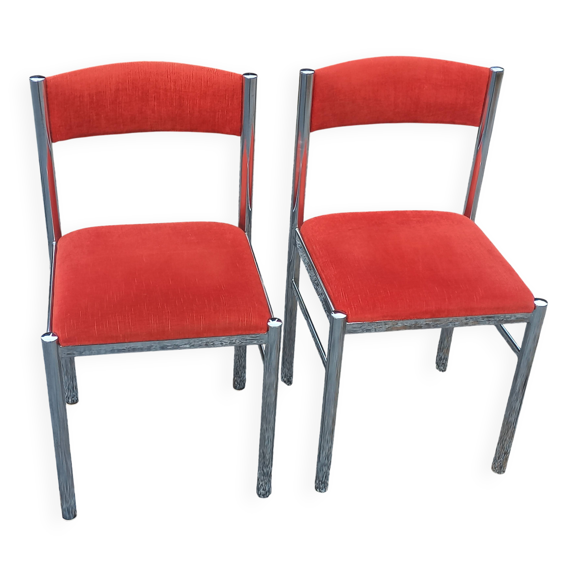 Pair of designer chairs in chrome metal and orange velvet from the 1970s.