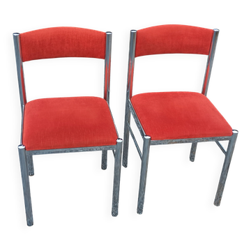 Pair of designer chairs in chrome metal and orange velvet from the 1970s.