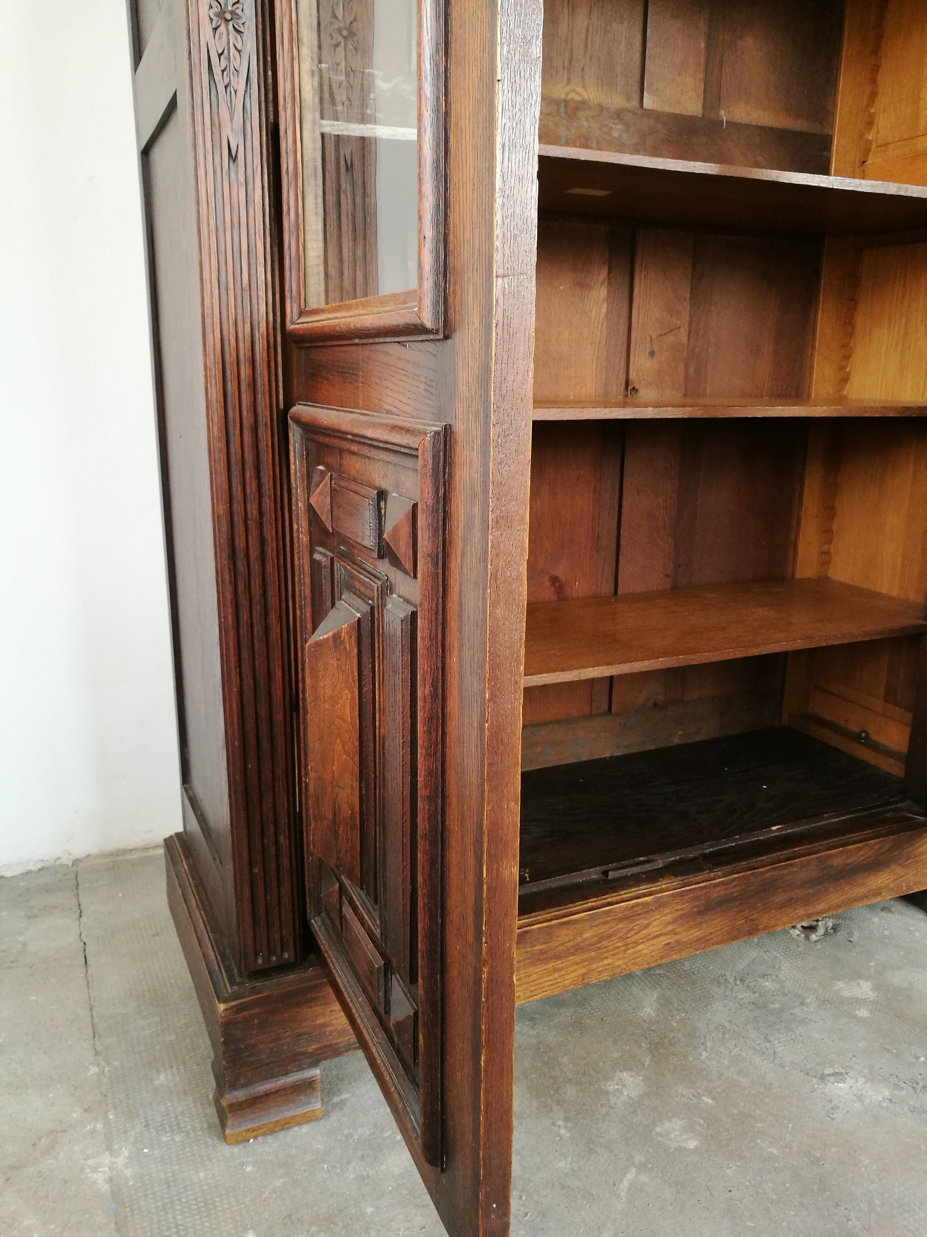 Vitrine en chêne bibliothèque  vers 1900