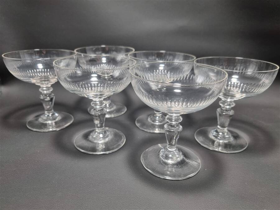 Set of 6 champagne glasses