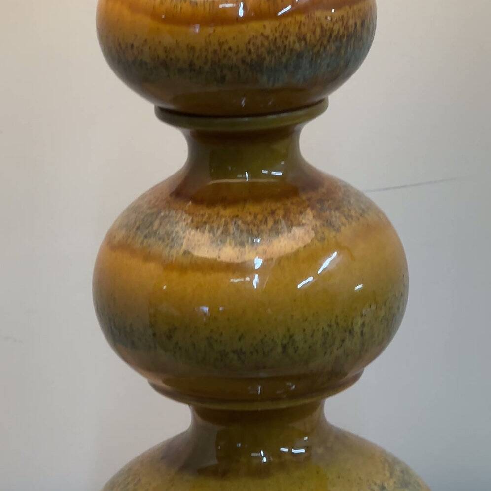 Lampe de table sculpturale vintage allemande Kaiser Leuchten des années 1970, grand modèle en céramique moutarde