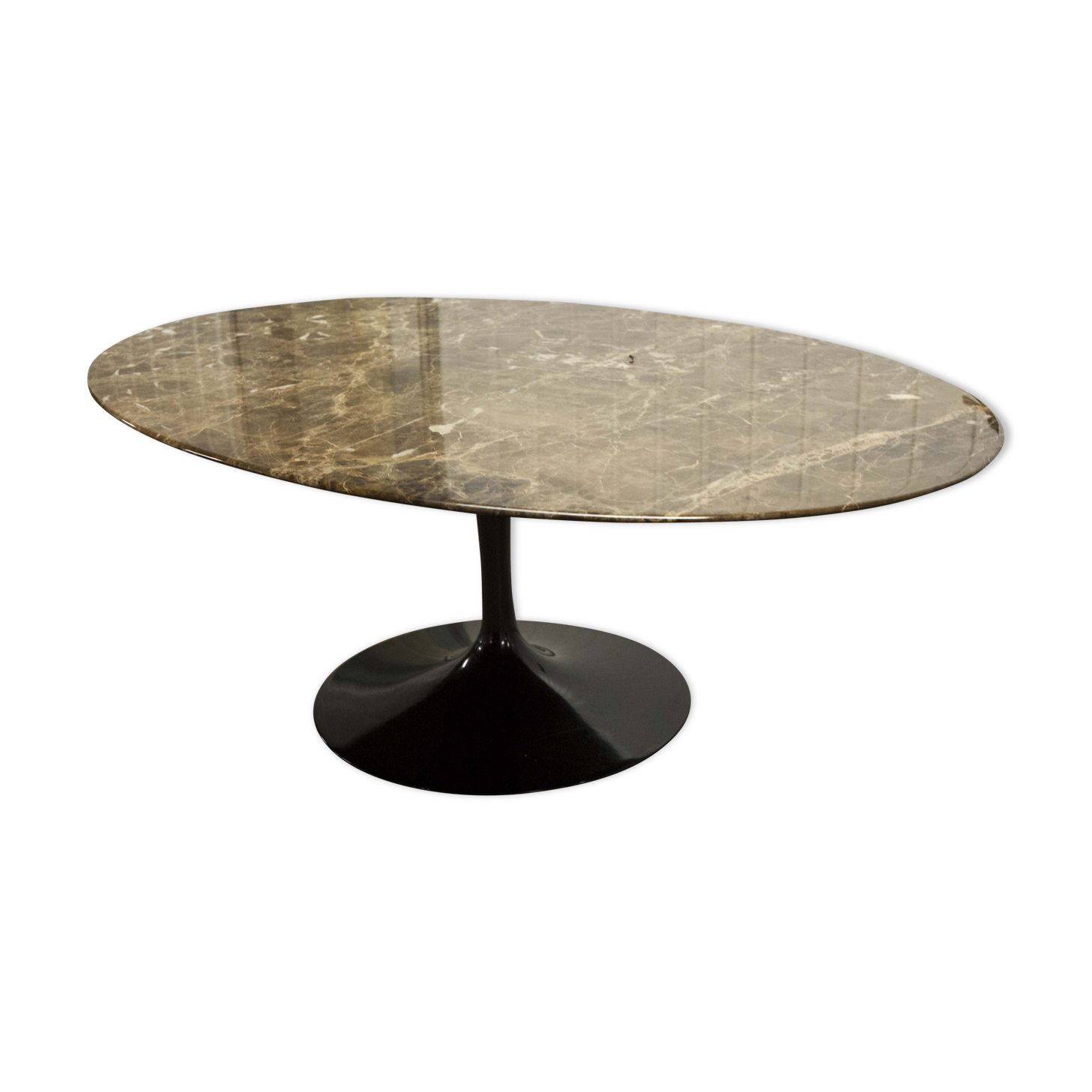 Oval coffee table by Eero Saarinen for Knoll
