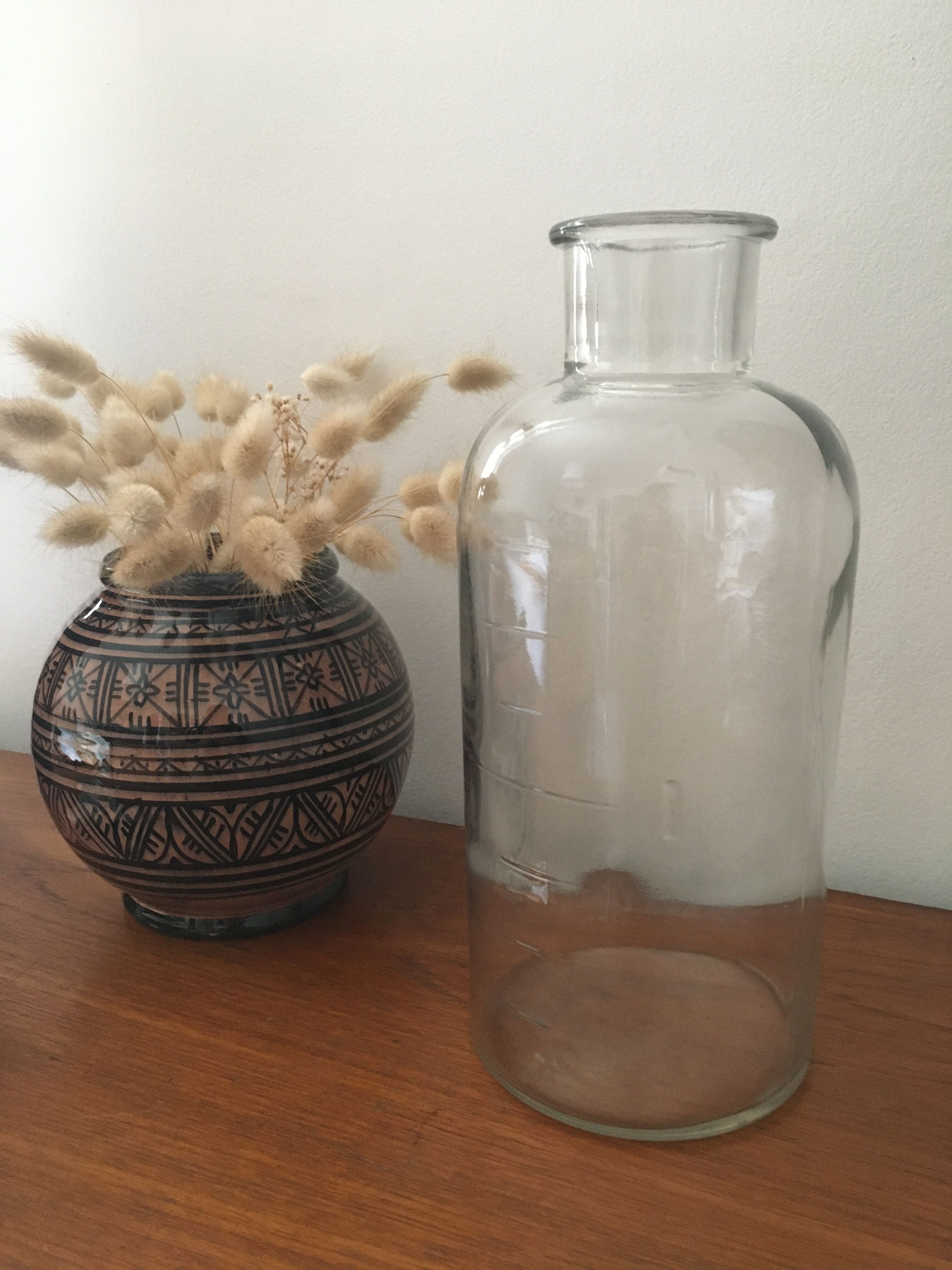 Measuring apothecary pot