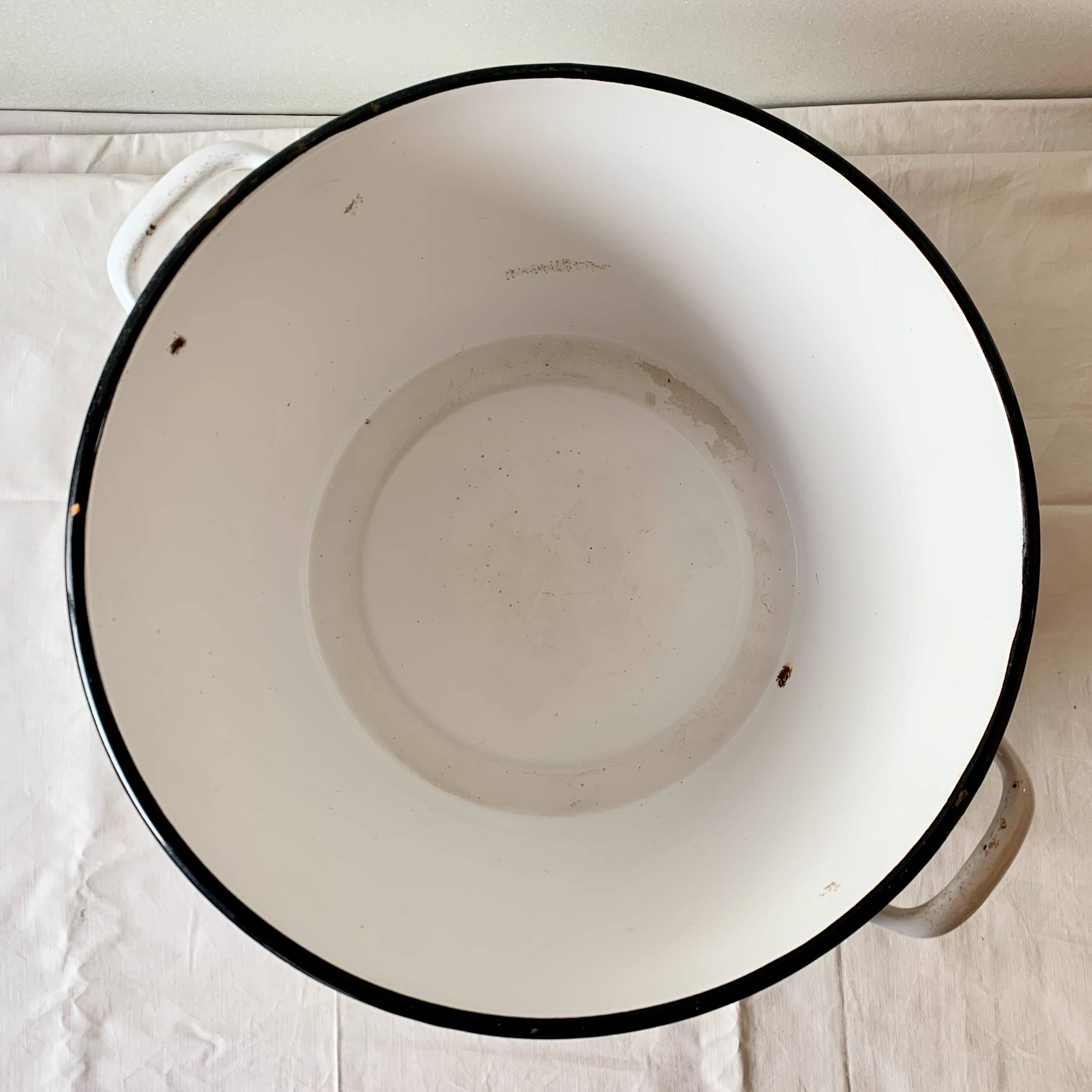 Large vintage basin in white enameled sheet metal