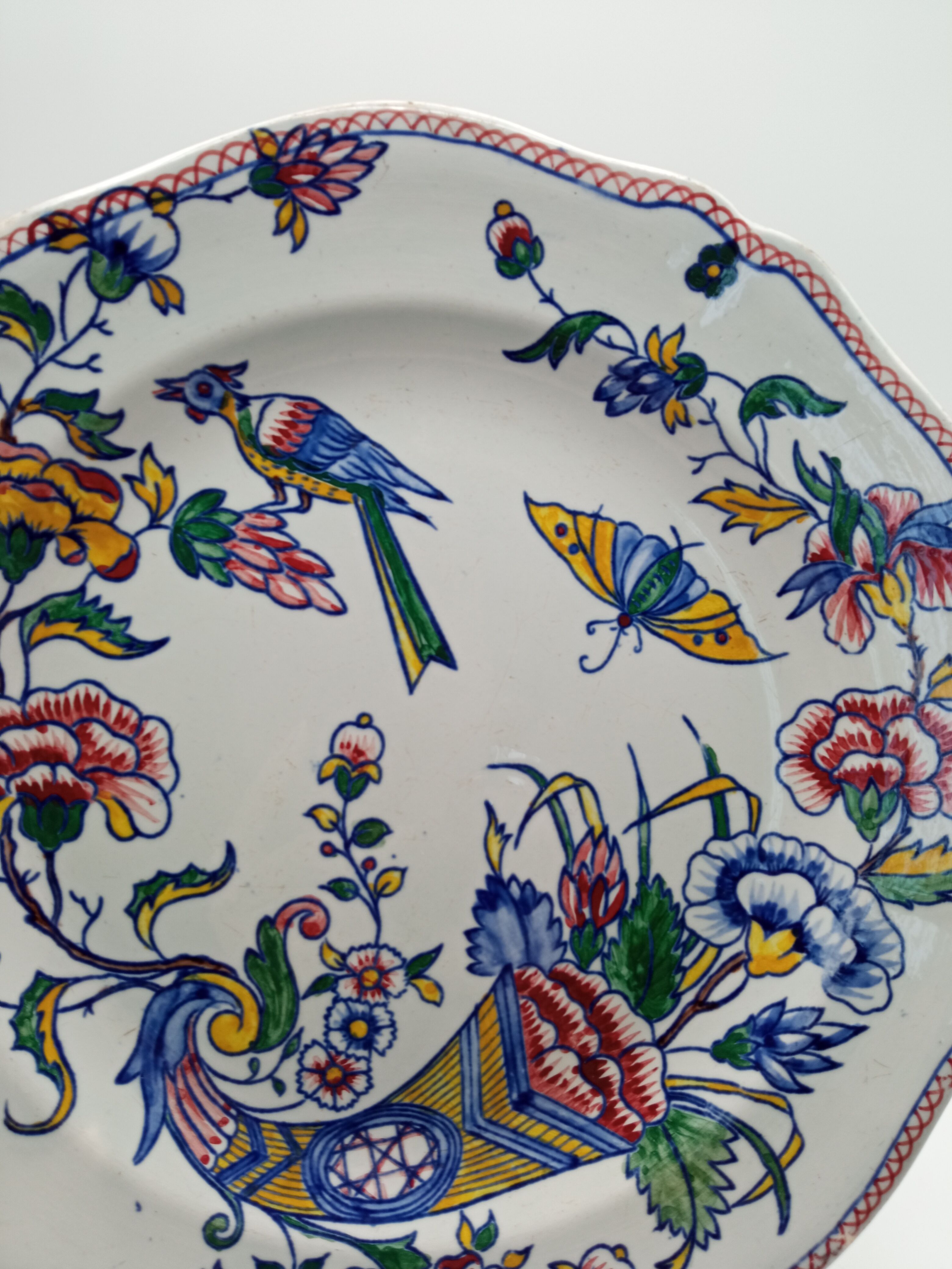 Deux assiettes en faience de Gien corne d'abondance