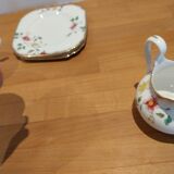 Tasses et pot à lait