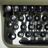 Machine à écrire portable Olivetti Lettera 22