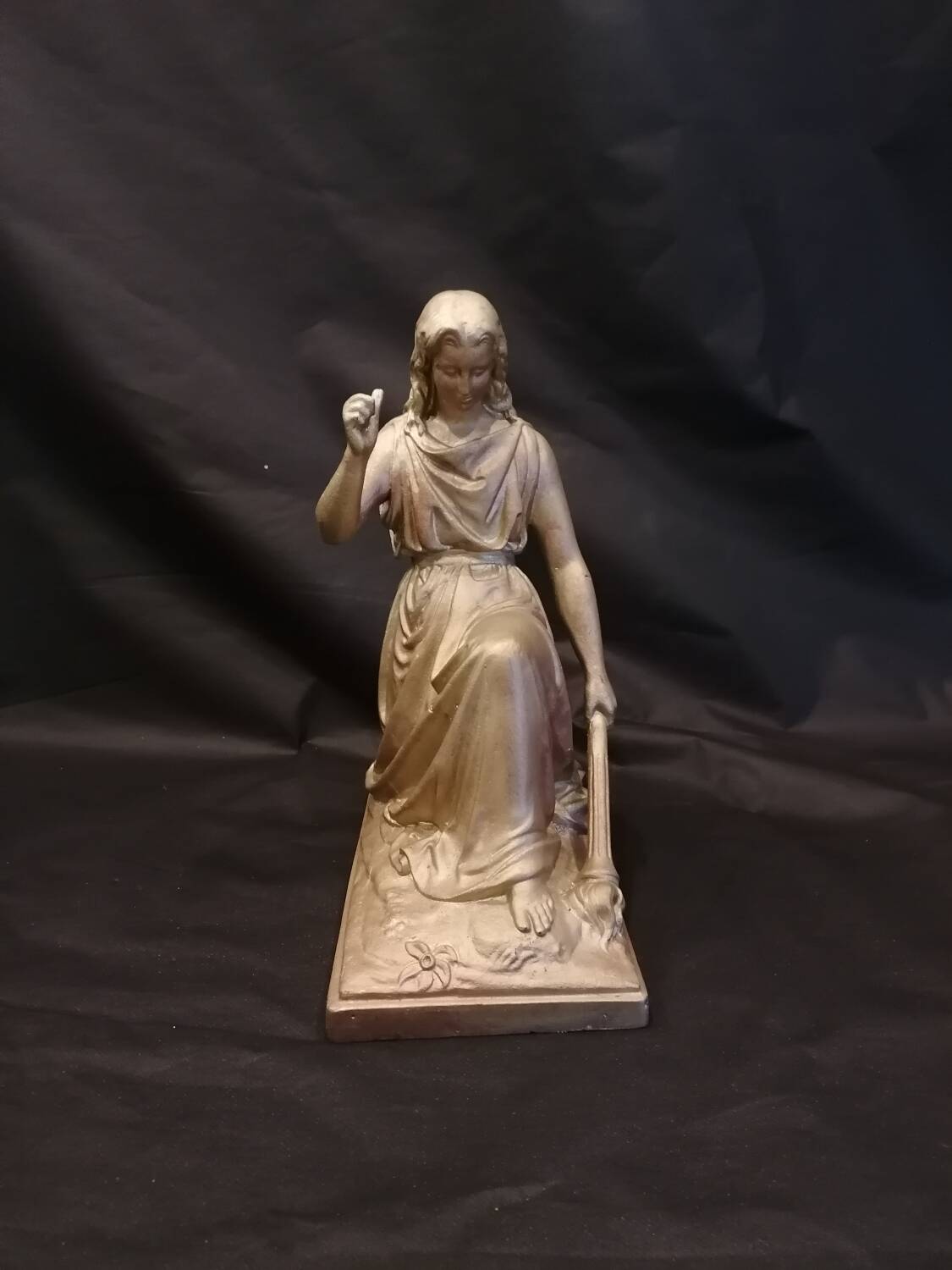Statuette of a woman in gilded cast iron (Joan of Arc?)