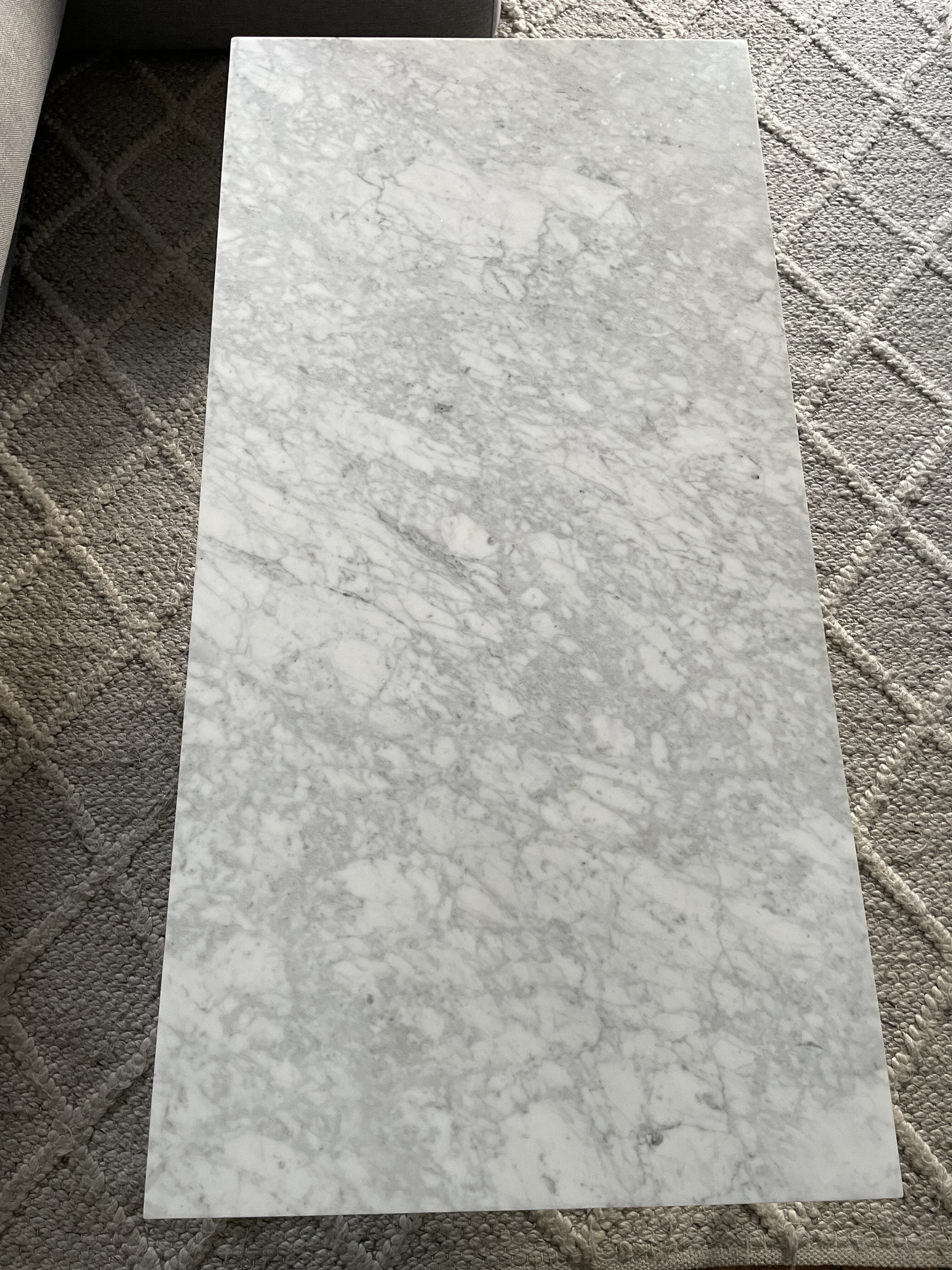 Rectangular coffee table in white marble