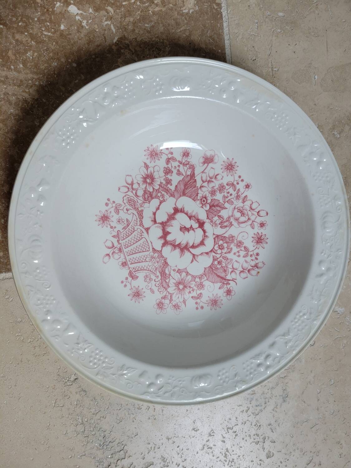 Deep dish with Sarreguemines bouquet