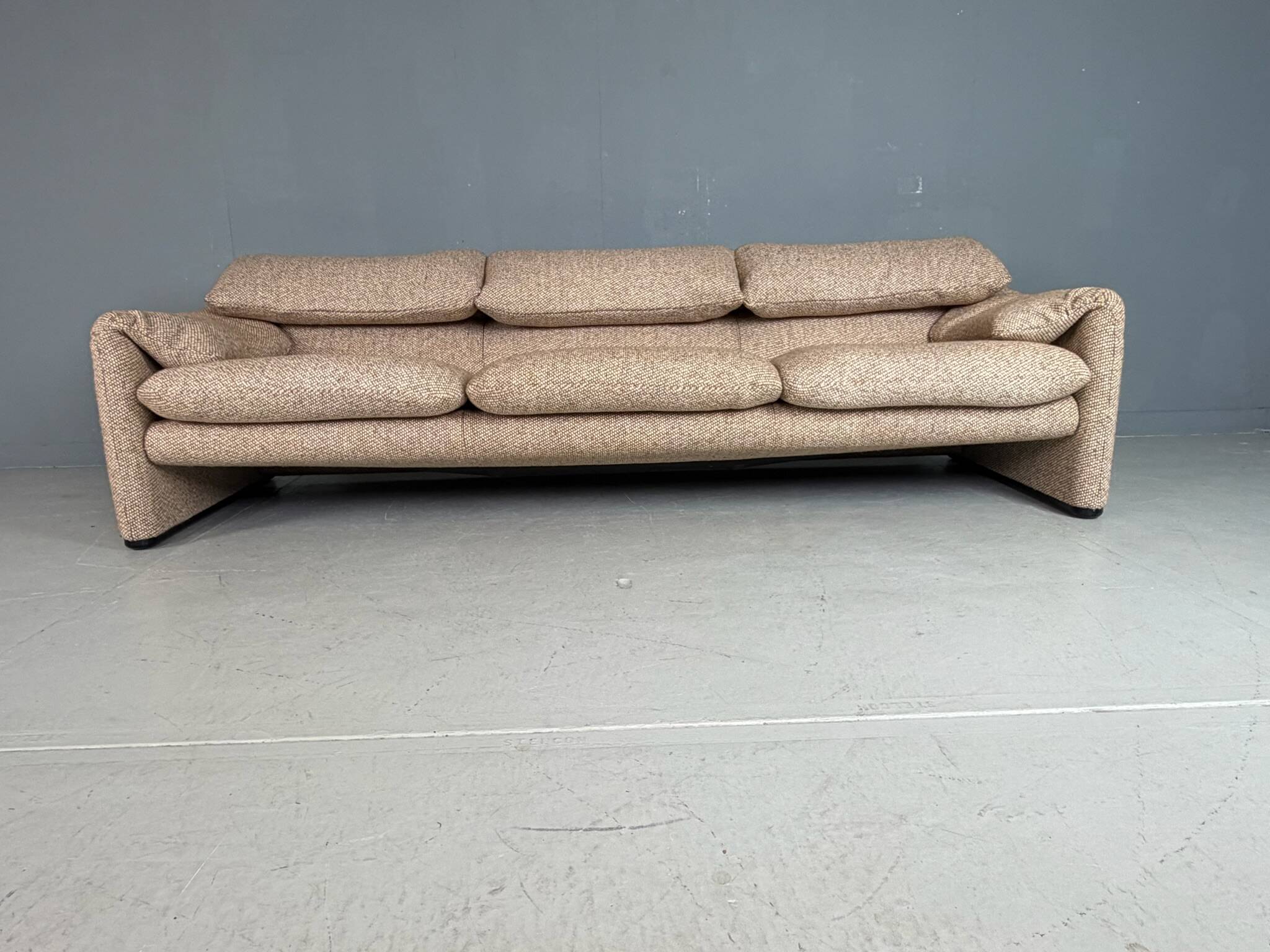 Vico Magistretti "Maralunga" 3-seater re-upholstered full wool sofa for Cassina