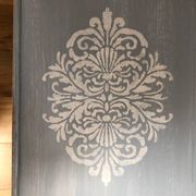 Joli pupitre / bureau d’enfant en bois