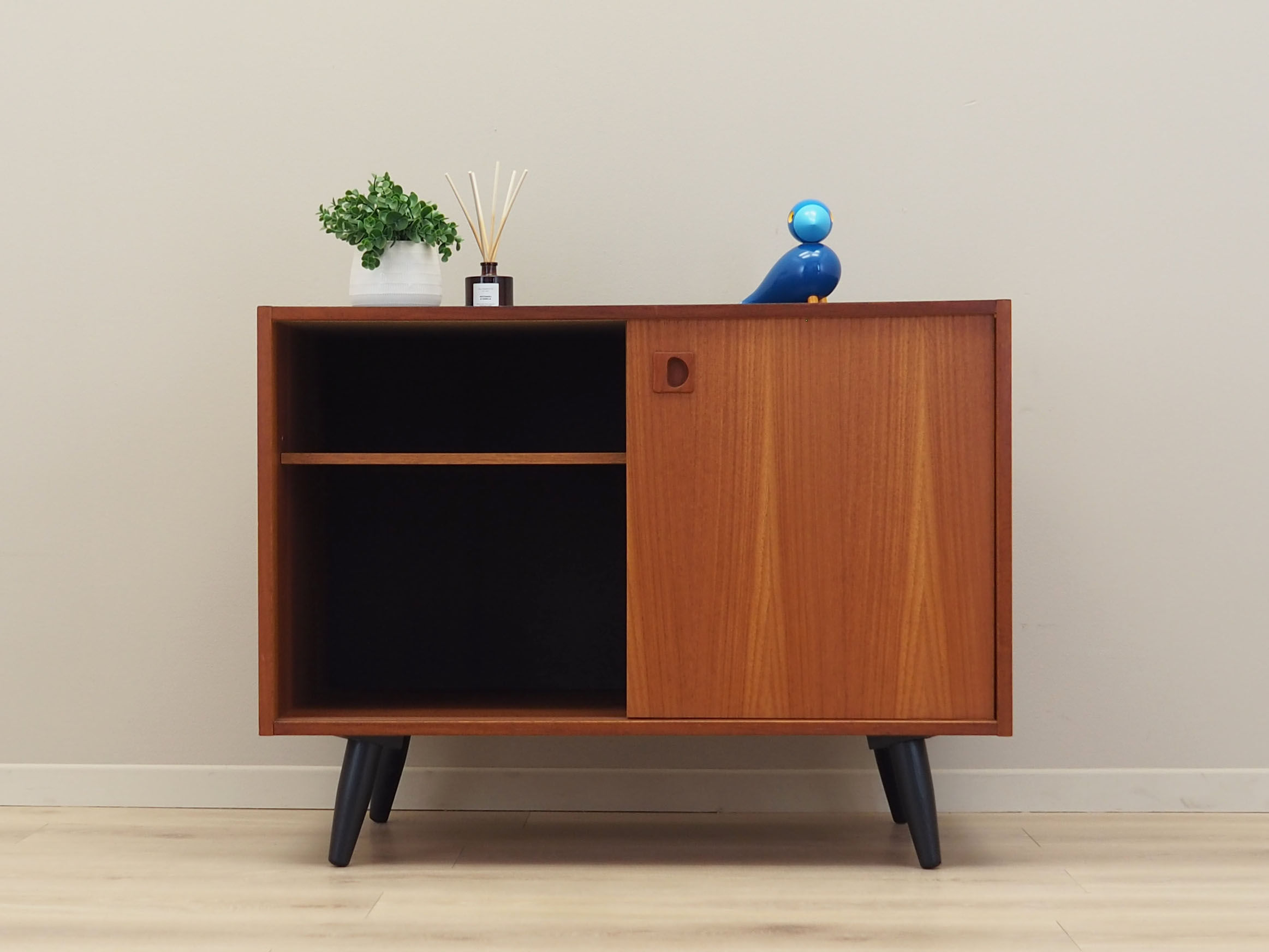 Buffet en teck, design danois, années 1970, production Danemark