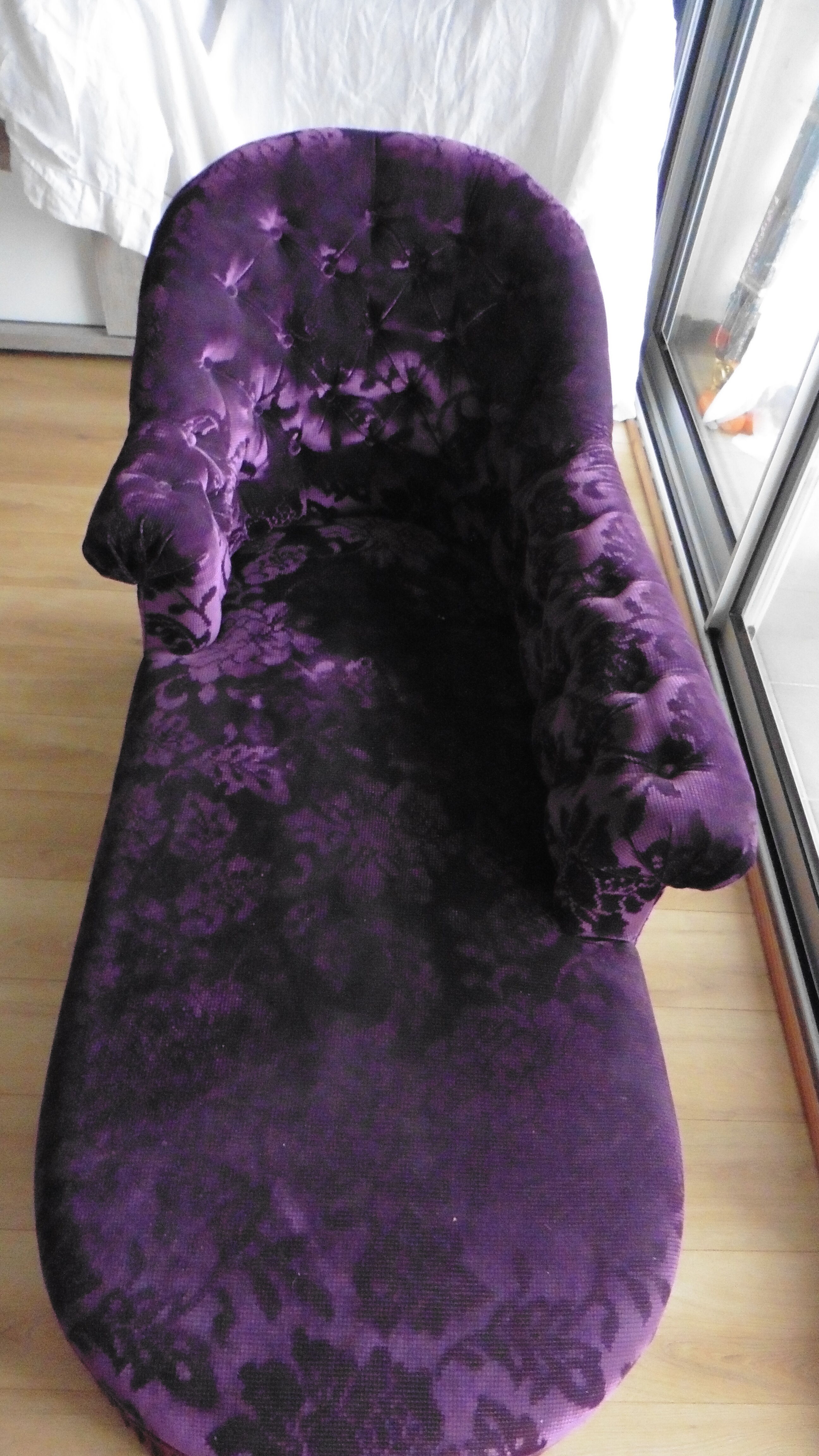Velvet daybed