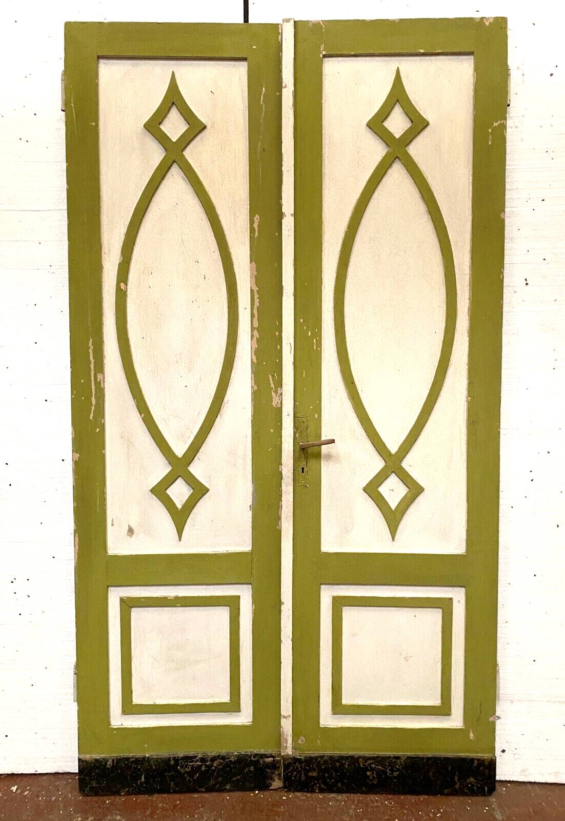 Double separation doors in 19th century patinated solid fir