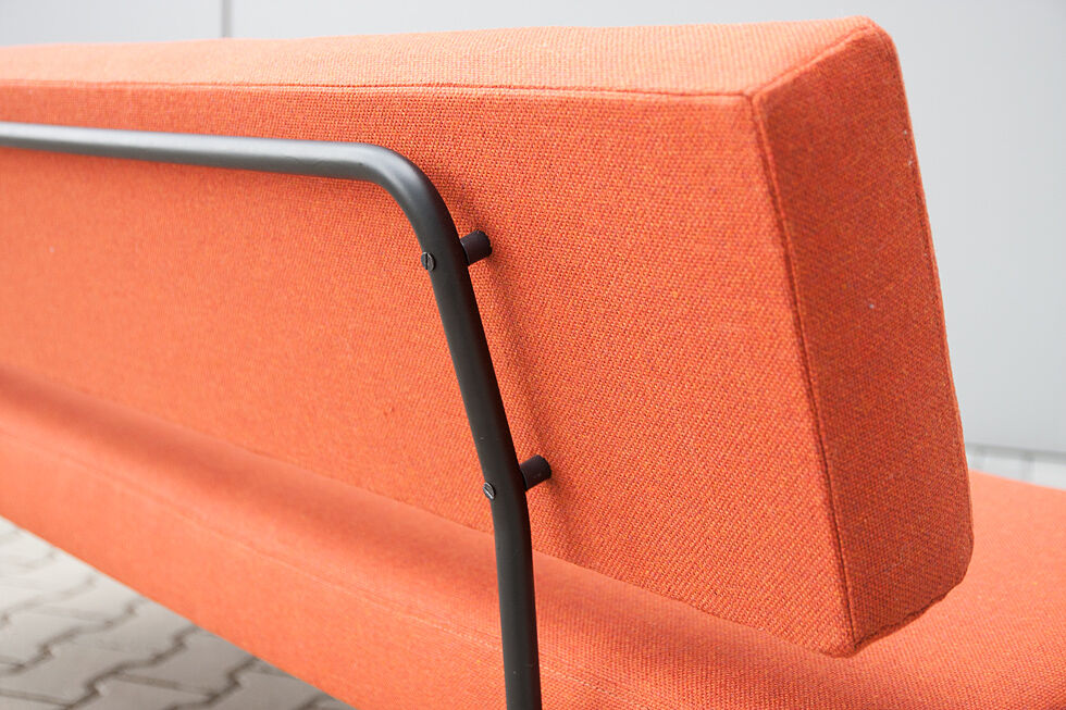 Sofa model 32 designed by Florence Knoll for Knoll International