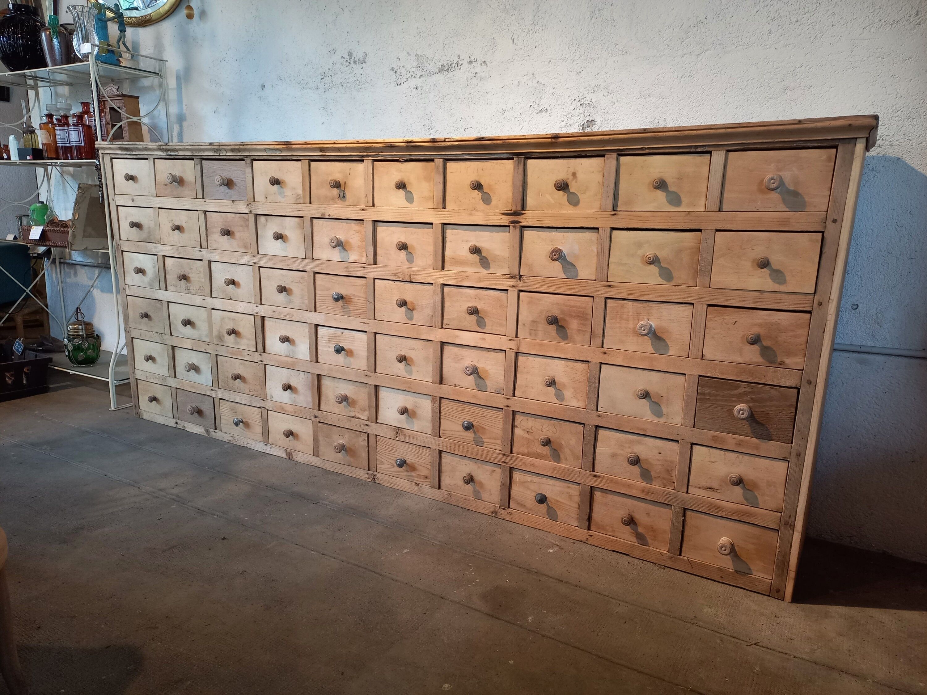 Trade cabinet with drawers