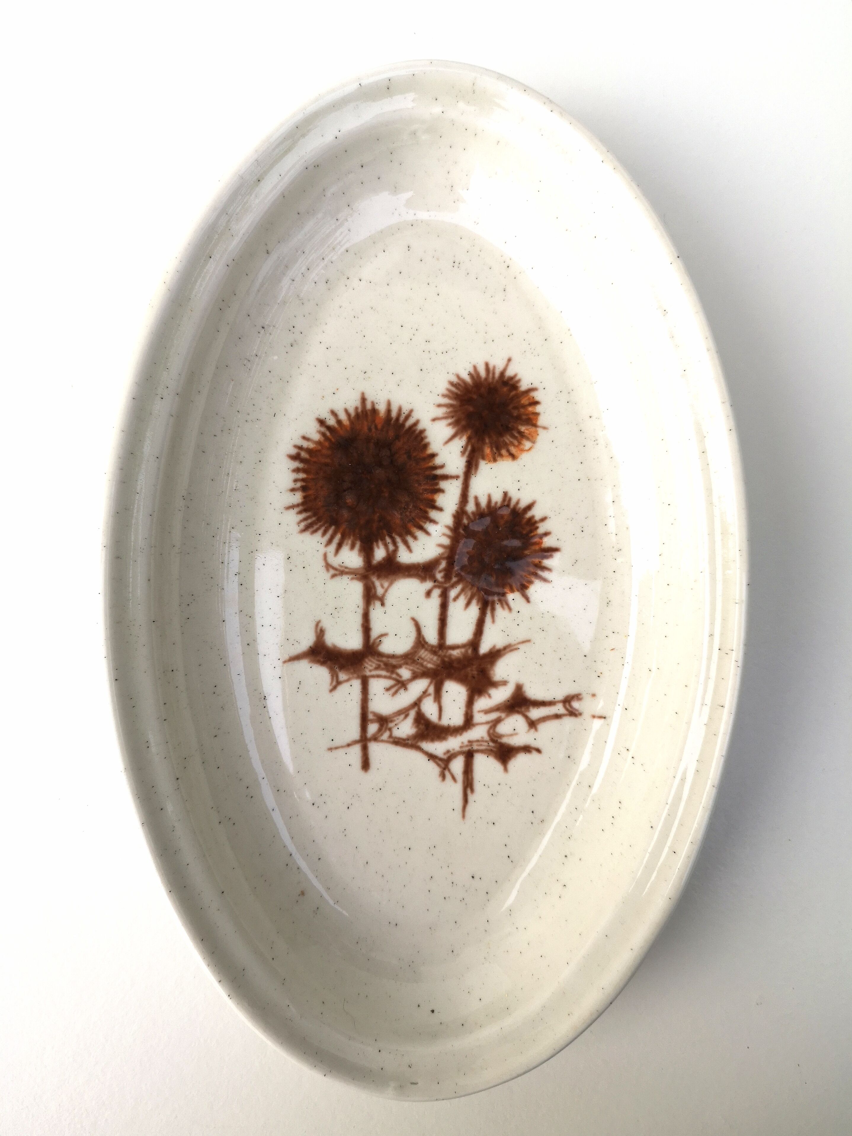 Set of 4 dessert plates and 1 “Thistle” bowl