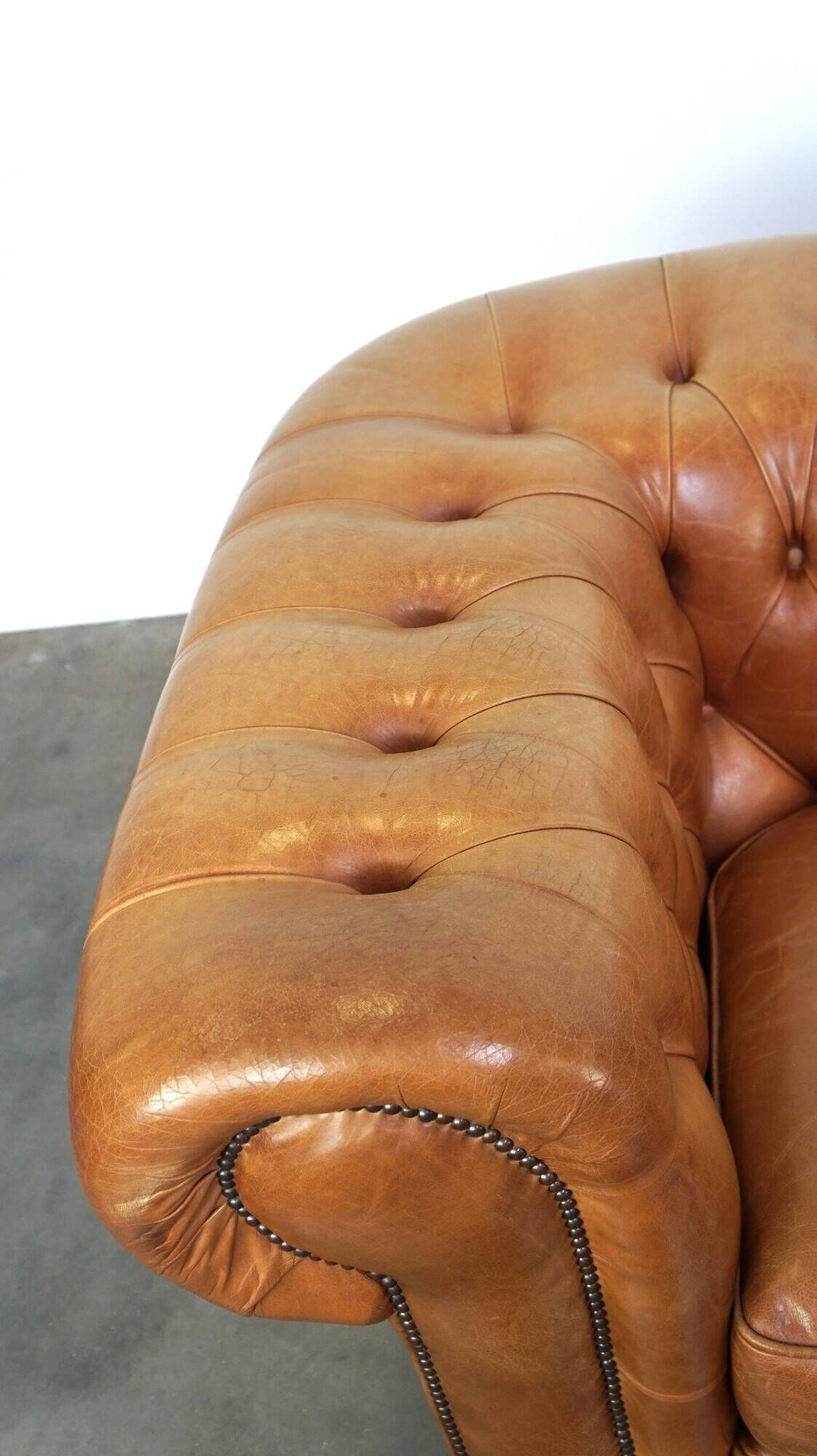 Chesterfield 2-seater sofa in light brown/cream English cowhide leather