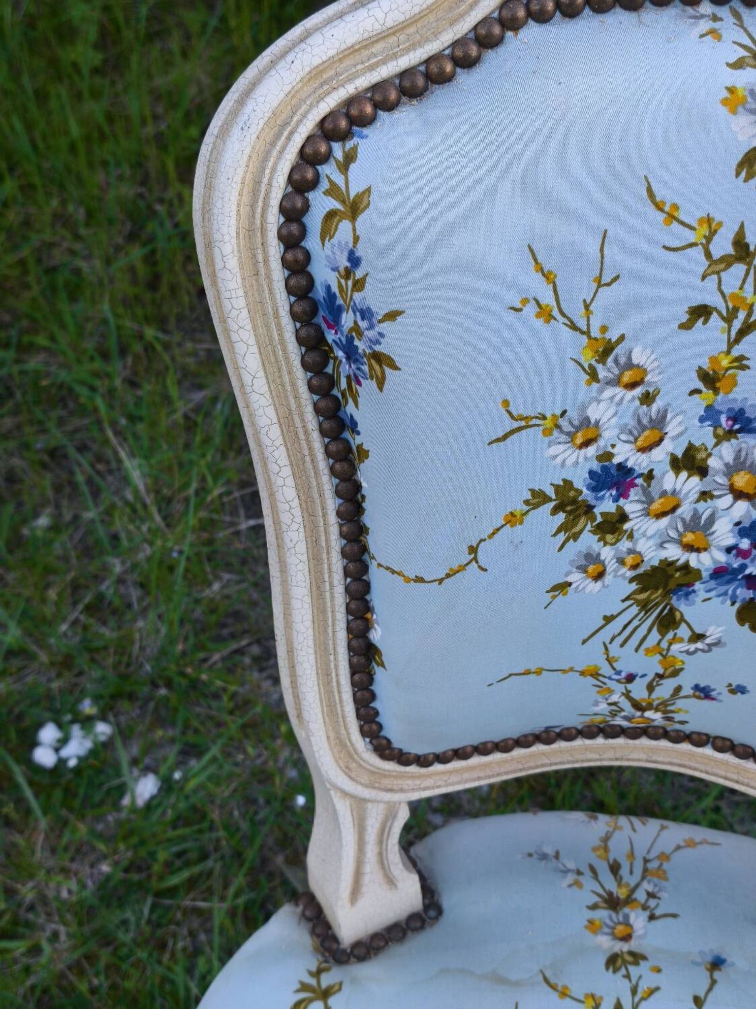 Pair of Louis XV style cabriolet chairs with a patina – floral fabric