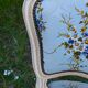 Paire de chaises cabriolet de style Louis XV patinées – tissu fleuri a