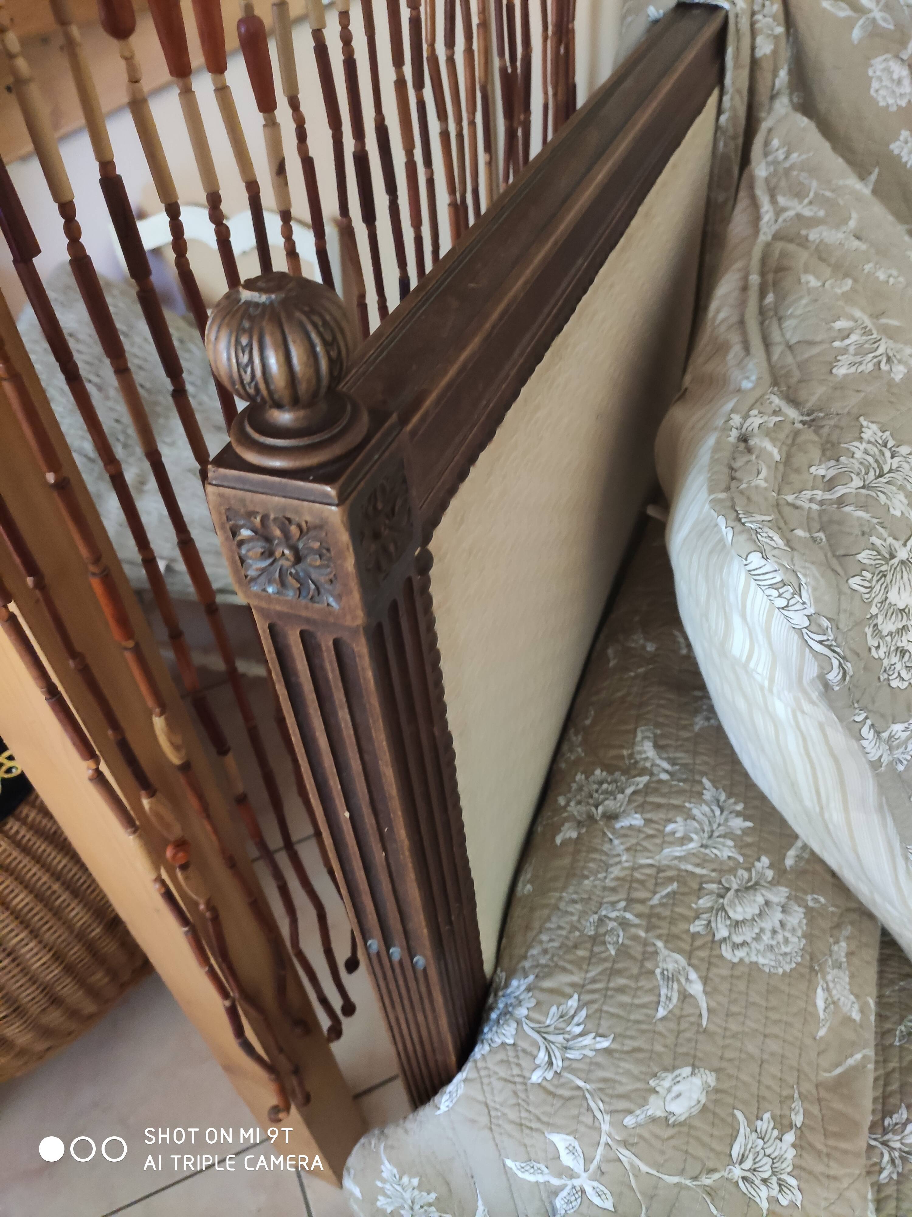 Antique Louis XVI style sofa, daybed with 8 legs and wooden frame, L182, W85, H95