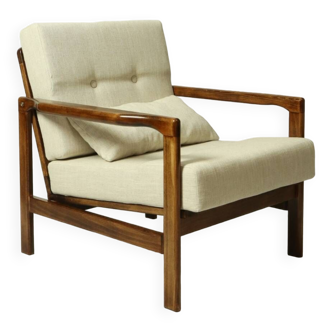 Fauteuil scandinave design par Z.Bączyk tissu Lin naturel 1965 milieu du siècle design moderne fauteuil de salon chaise longue en bois couleur bois de noyer tissus Lin beige