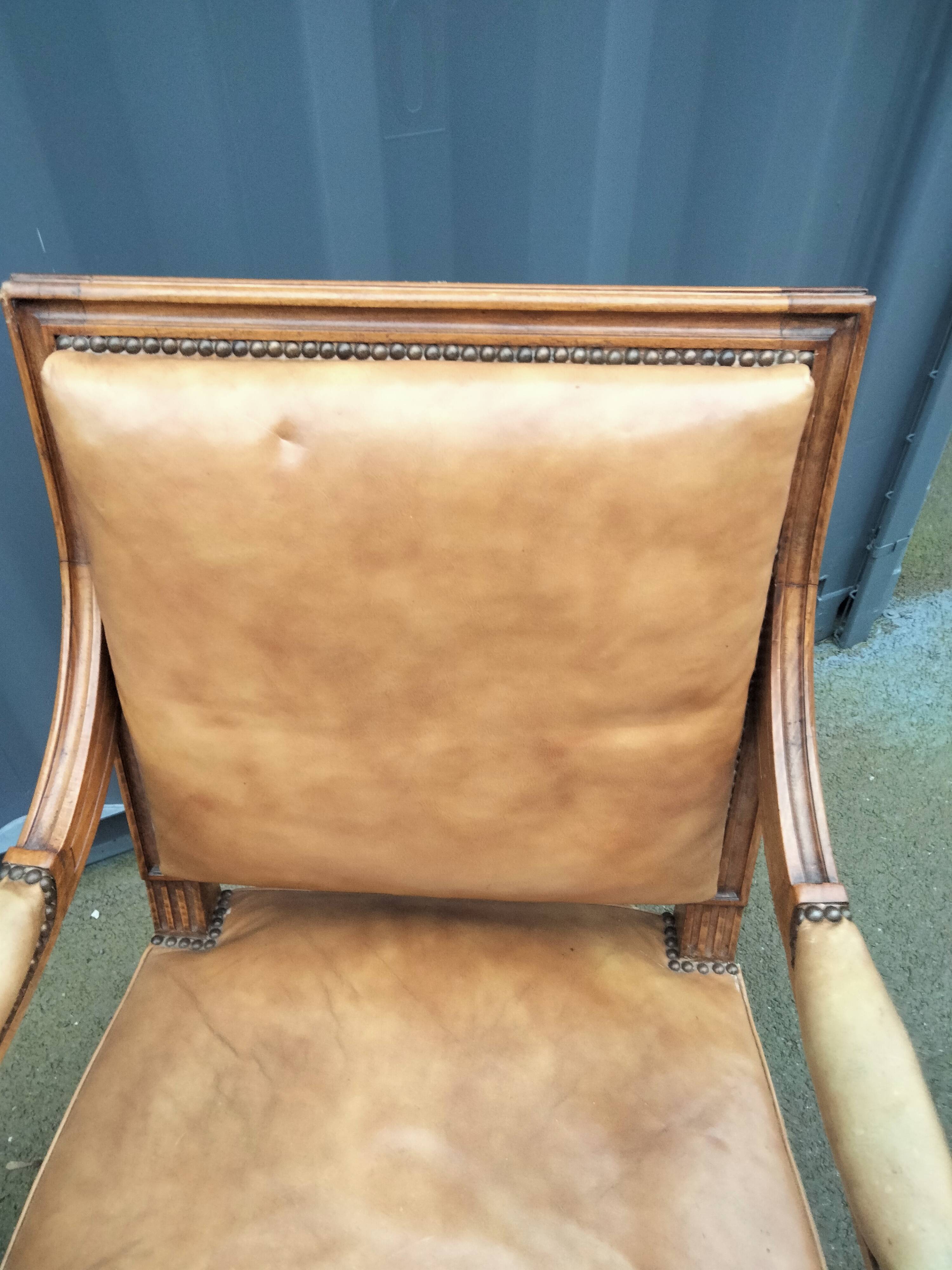 Paire de fauteuils anciens style Louis XVl