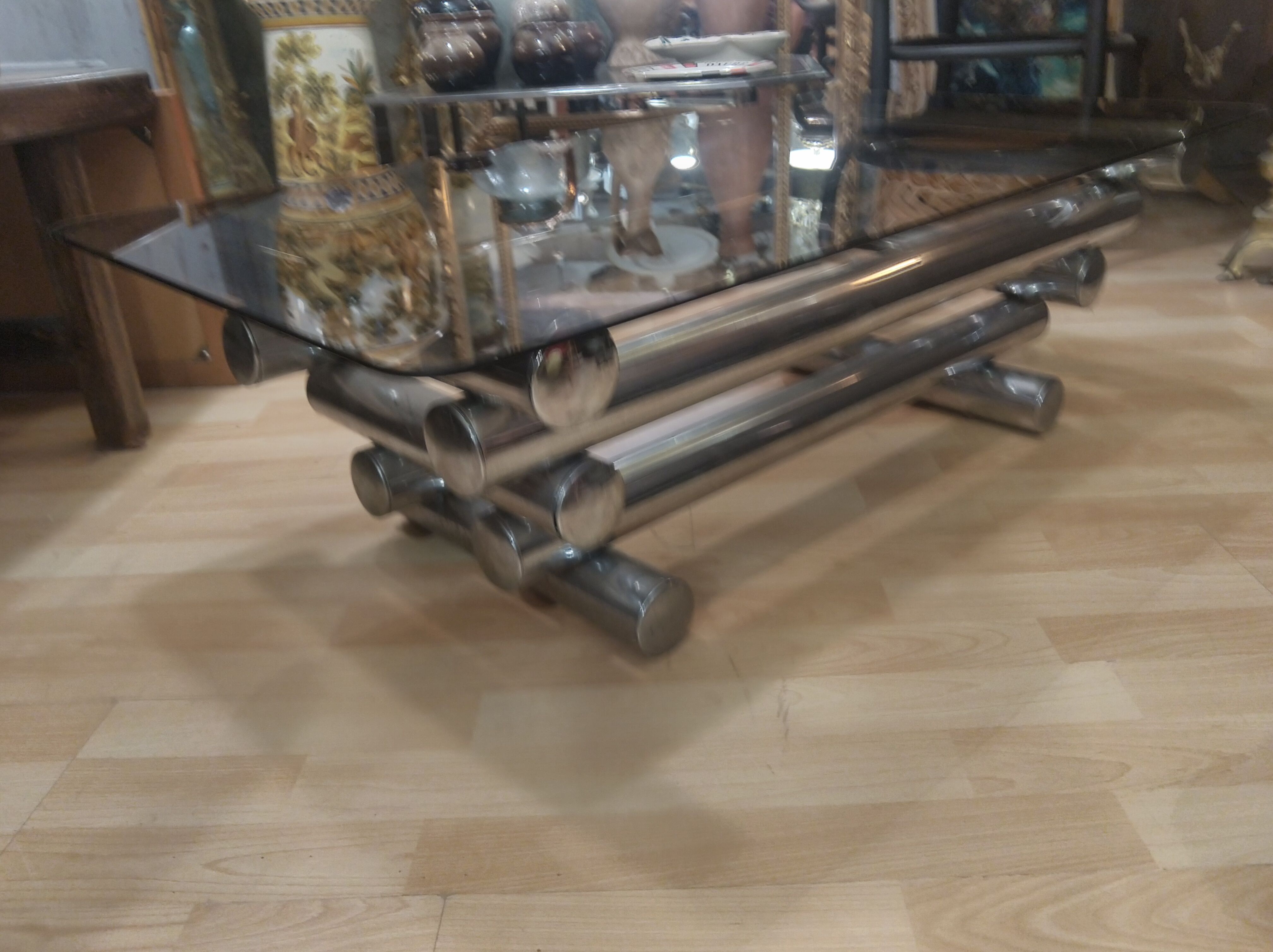 Table basse en métal chromé et verre fumé vers 1970
