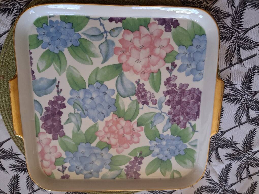 Plate/Plateau in porcelain with gold decoration