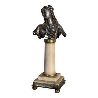 Bust of the Virgin in silver, column in marble.