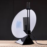 Lampe de table postmoderne en forme de losange avec rayures bleues abstraites sur verre de Murano givré