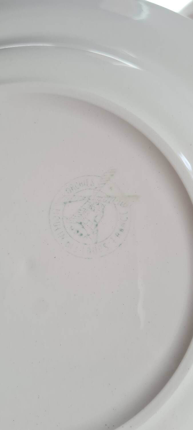 Set of 8 vintage earthenware plates