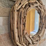 Très joli miroir en bois flotté.
